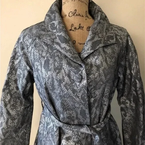 Helena Neiman Marcus buttons front gray& silver w/lace outwear coat dress Size:8